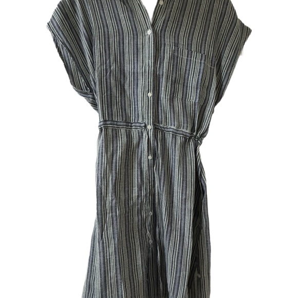 DAVI & DANI Dresses & Skirts - Davi & Dani Striped Button-Up Dress